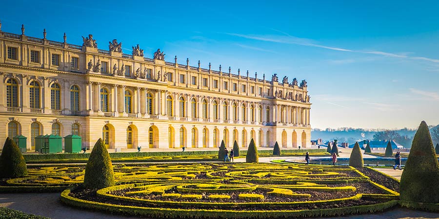 Discovering Paris or the opulent Palace of Versailles